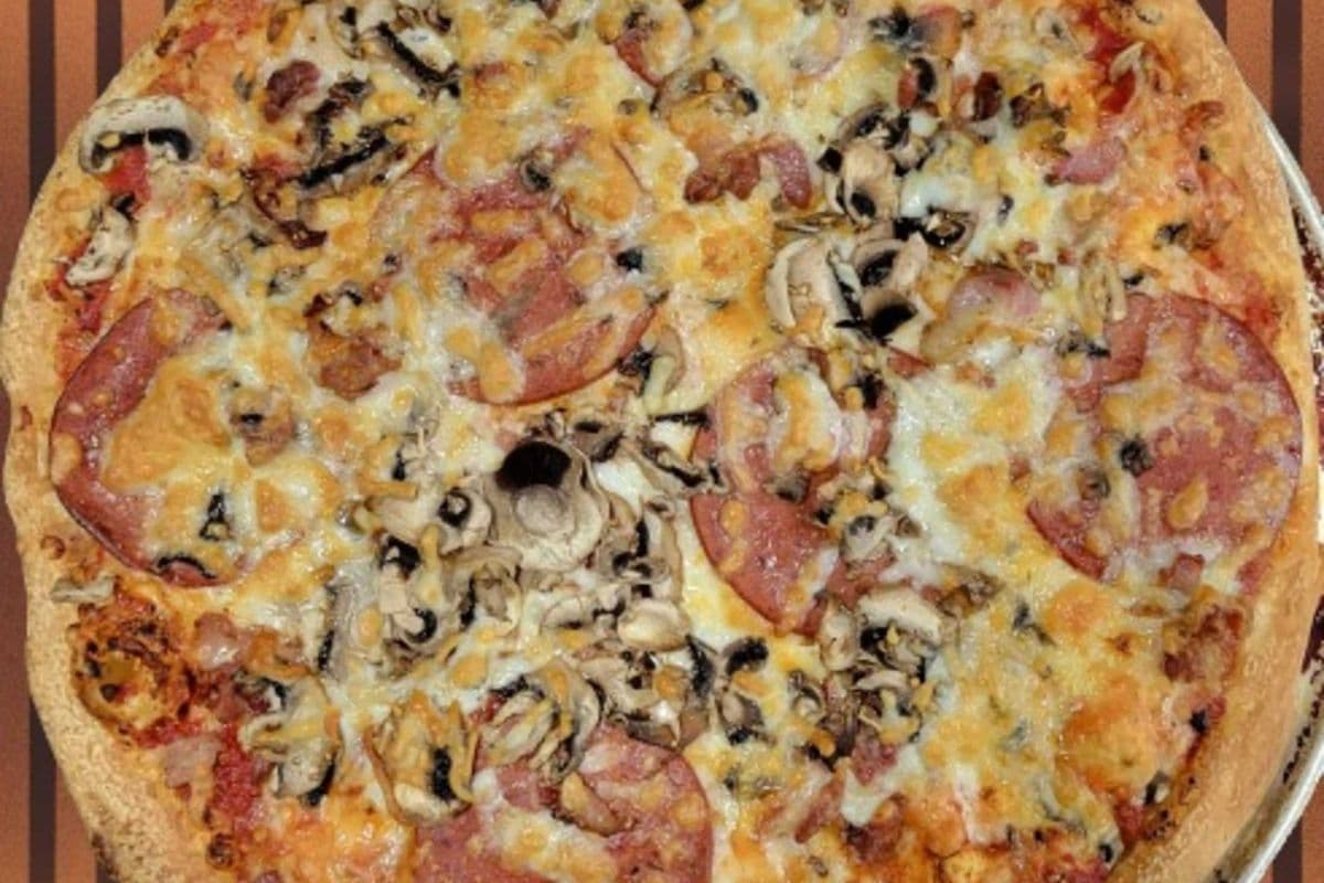 Medium Canadian Pizza