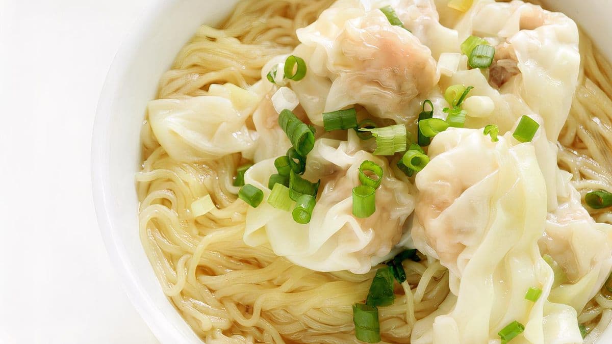 23B. Wonton Soup with Pork, Crab stick, Shrimp & Egg Noodles