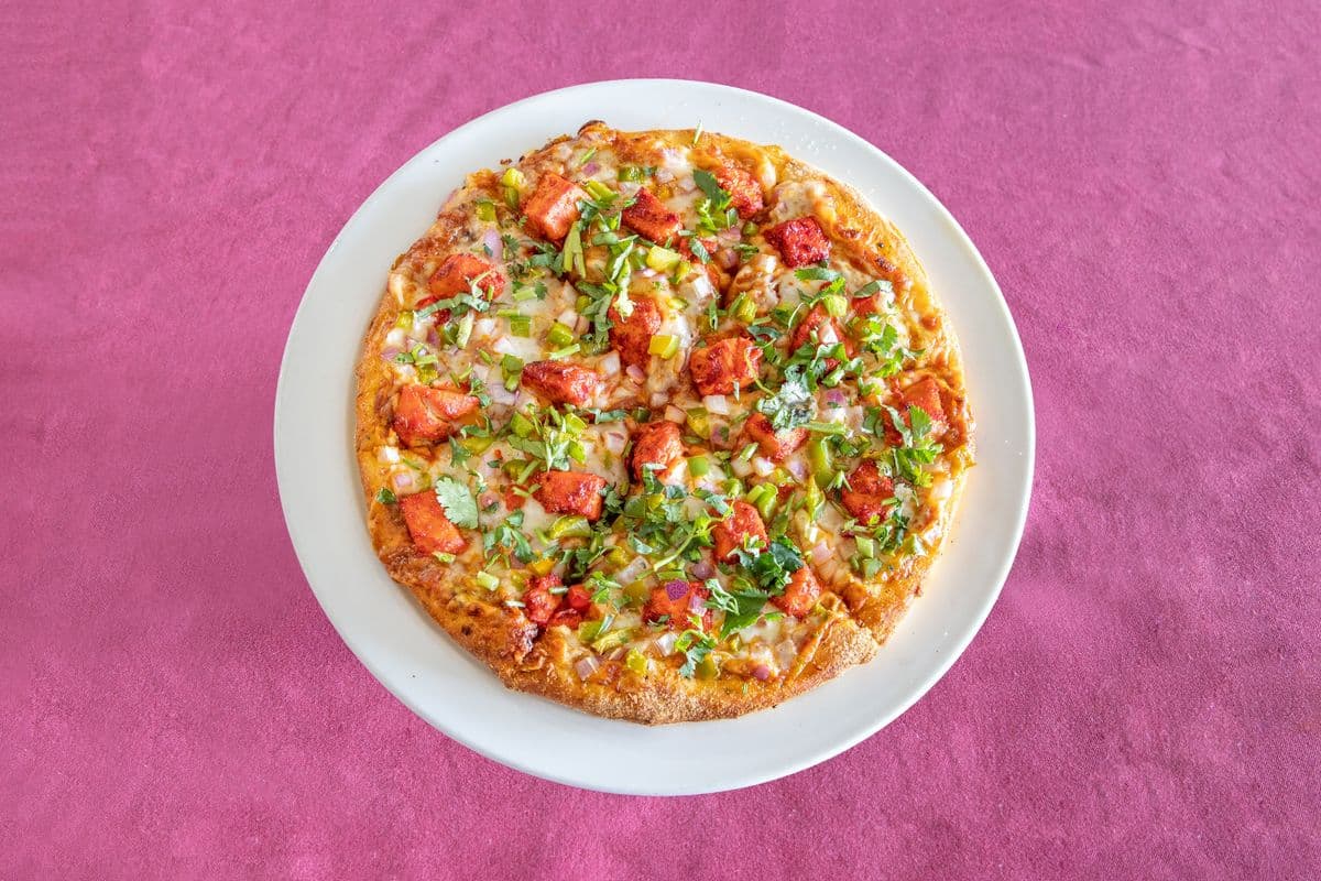 Medium Tandoori Chicken Pizza (Halal)