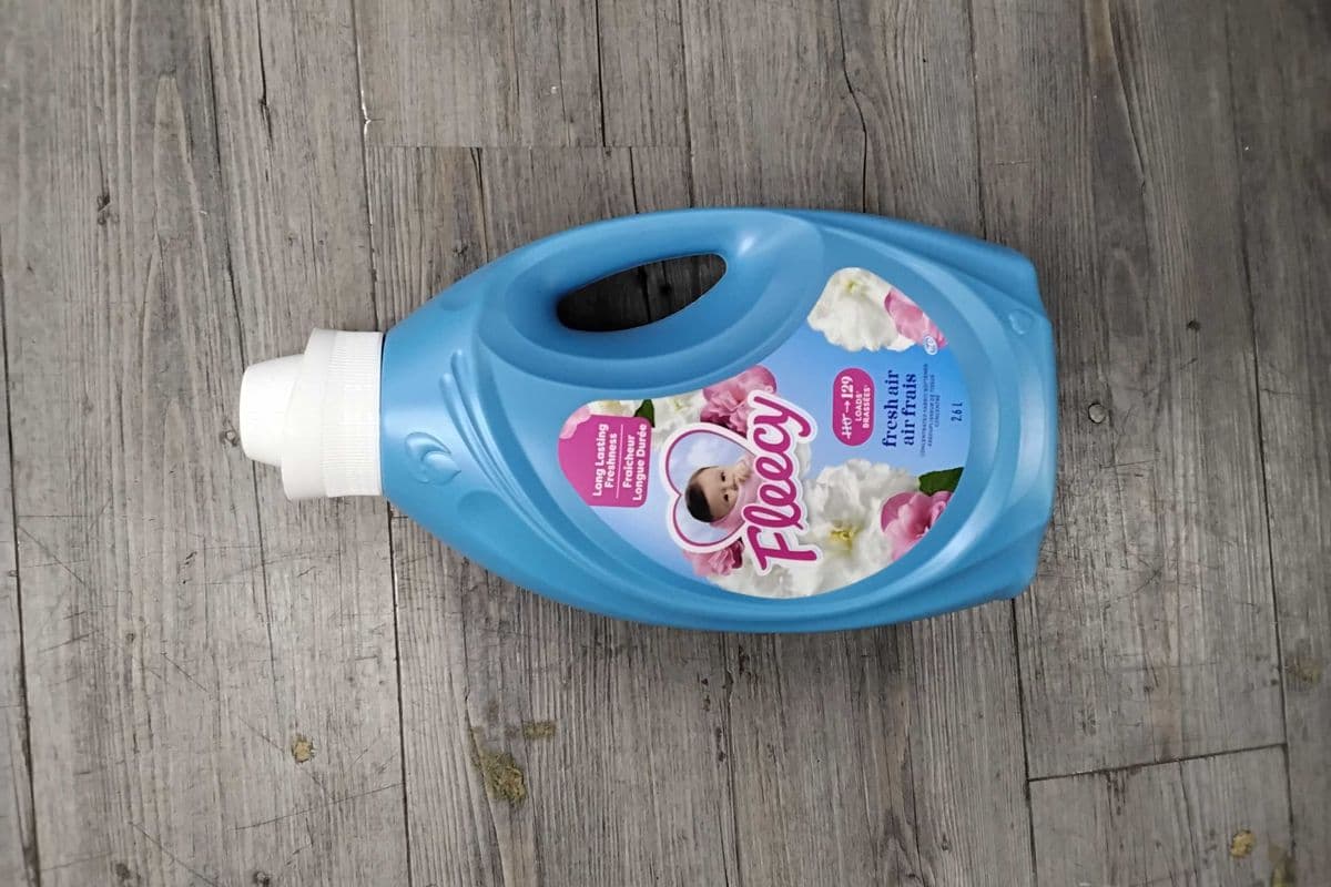 Fleecy long lasting freshness fabric softener (2.6L)