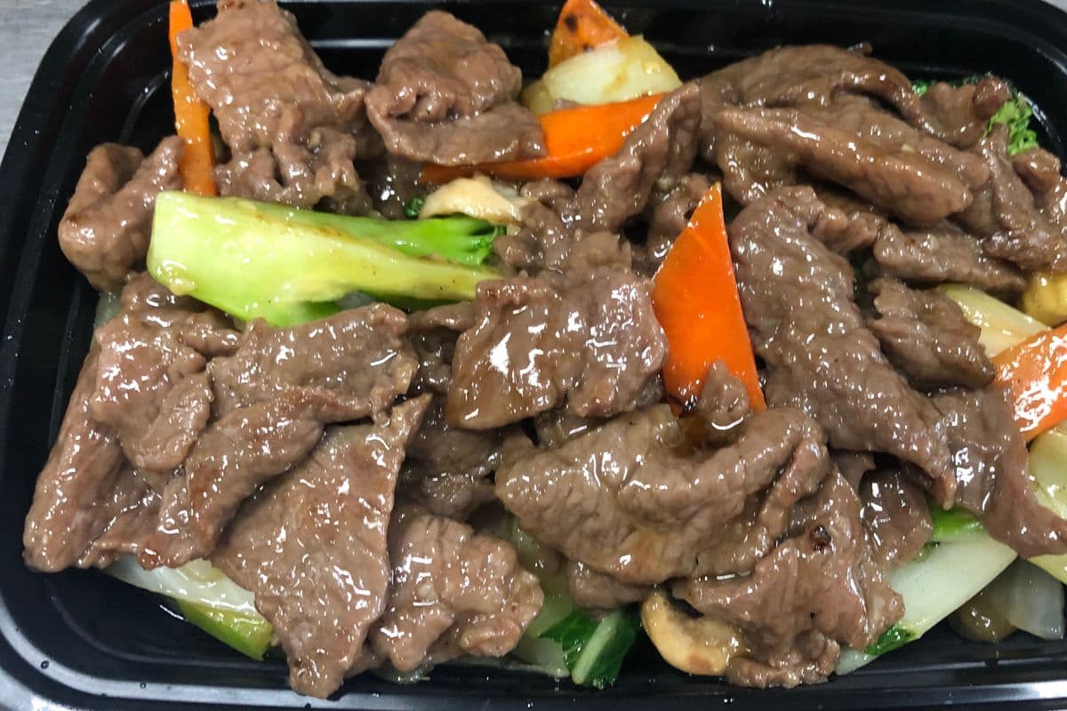 31. Stir fry Beef Vegetable Medley 牛杂菜