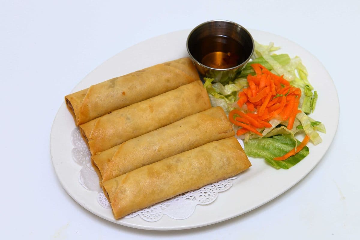 105. Deep-Fried Vegetarian Spring Rolls (4 pcs)