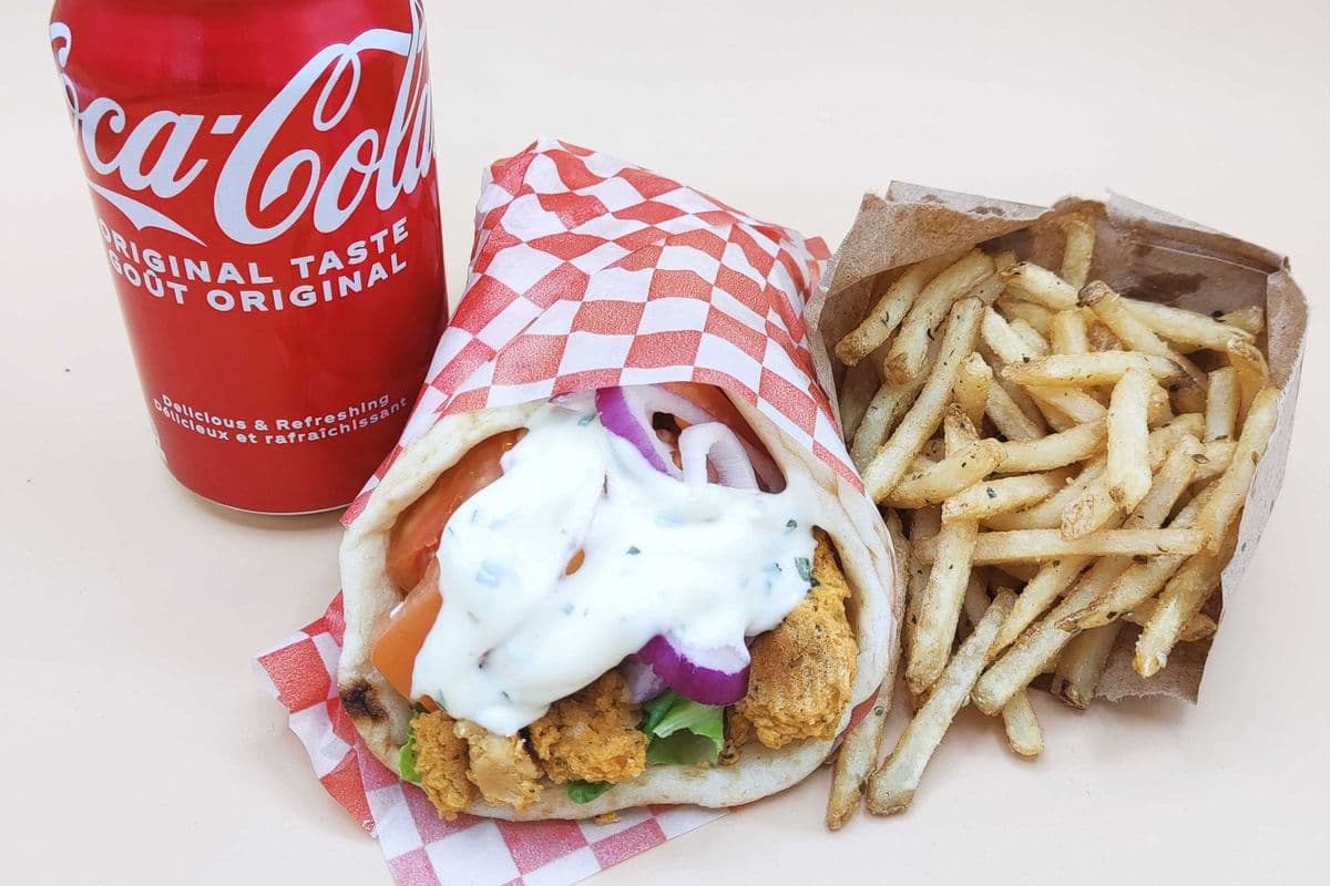 MENU POUR 1 Pita gyro "poulet" végétalien / MEAL DEAL FOR ONE Vegan "chicken" gyro pita