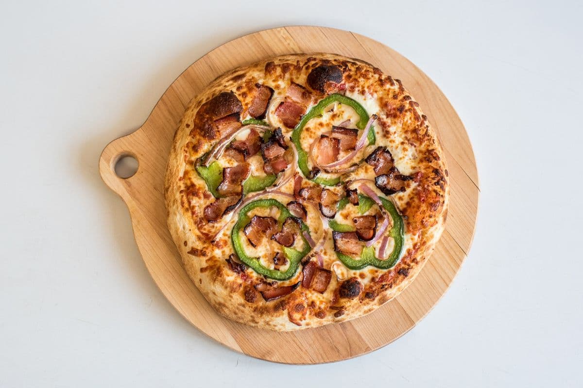 1 Pizza Deluxe (16") / 1 Deluxe Pizza (16")