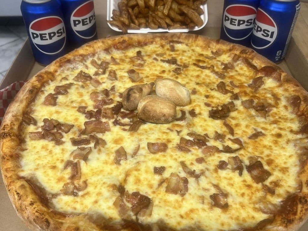 PIZZA 18" TOUTE GARNIS + FRITES G + 4 LIQUEURES