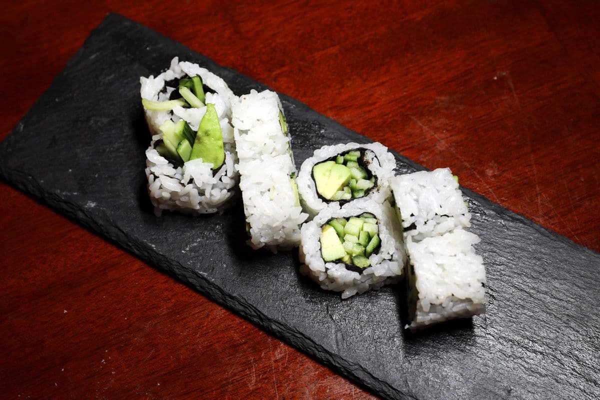 Avocado Cucumber Roll (8 pcs)