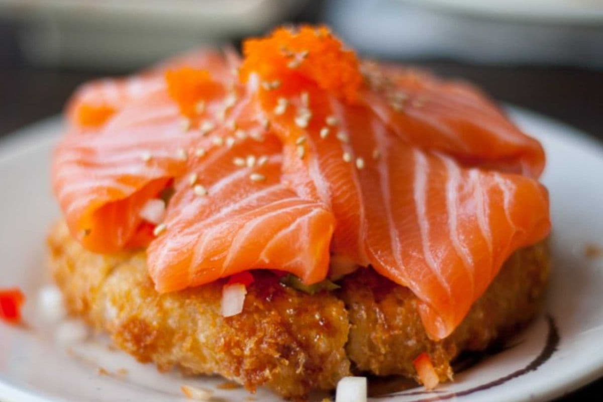 Salmon Pizza (6 pcs)
