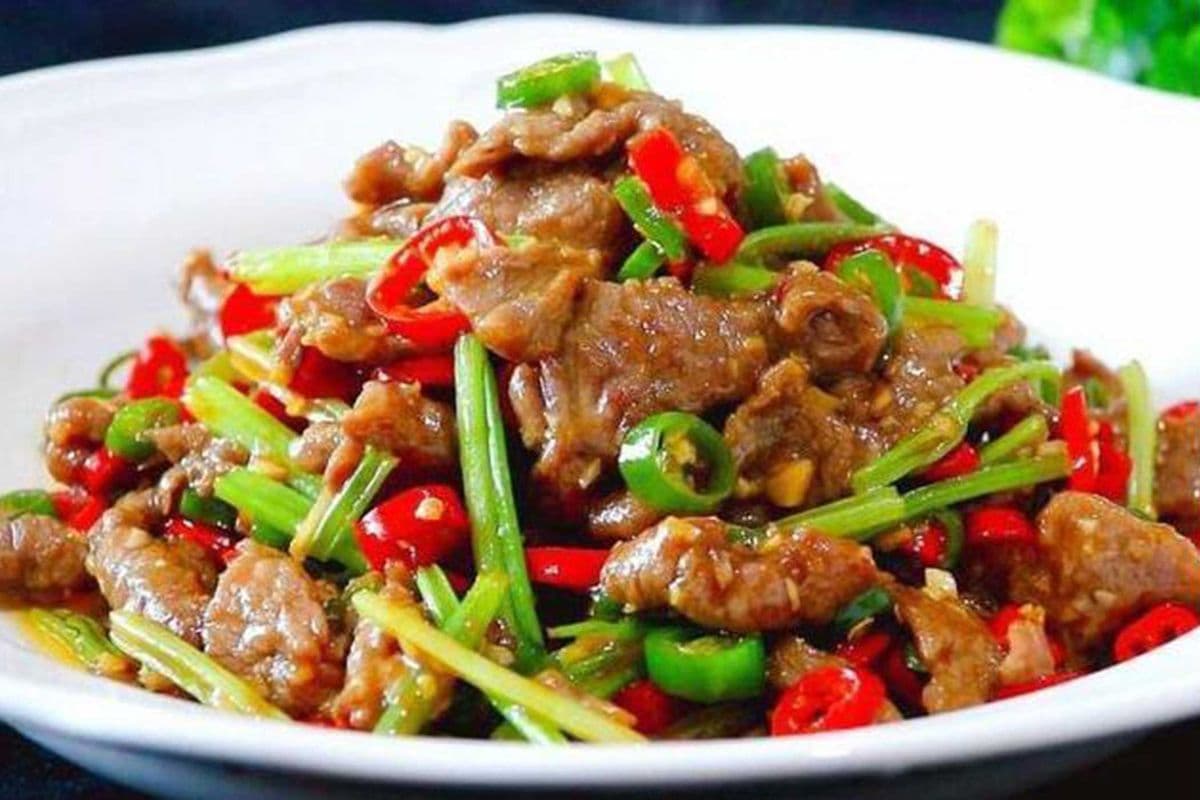 4. Hunan Style Stir Fried Beef (小炒牛肉)