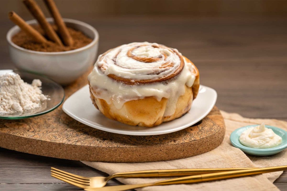 Cinnzeo Cinnamon Roll-Single