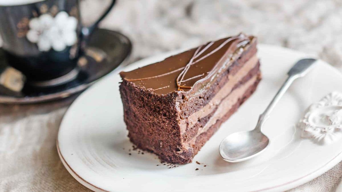 Old Fashioned Chocolate Cake