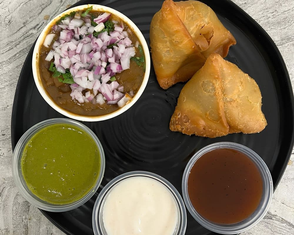SAMOSA CHOLE CHAAT
