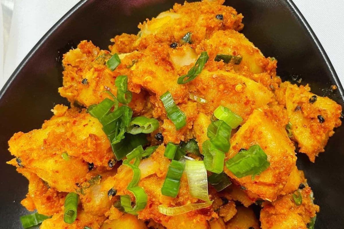 Piro Aloo (Chilli Potatoes) Vegan
