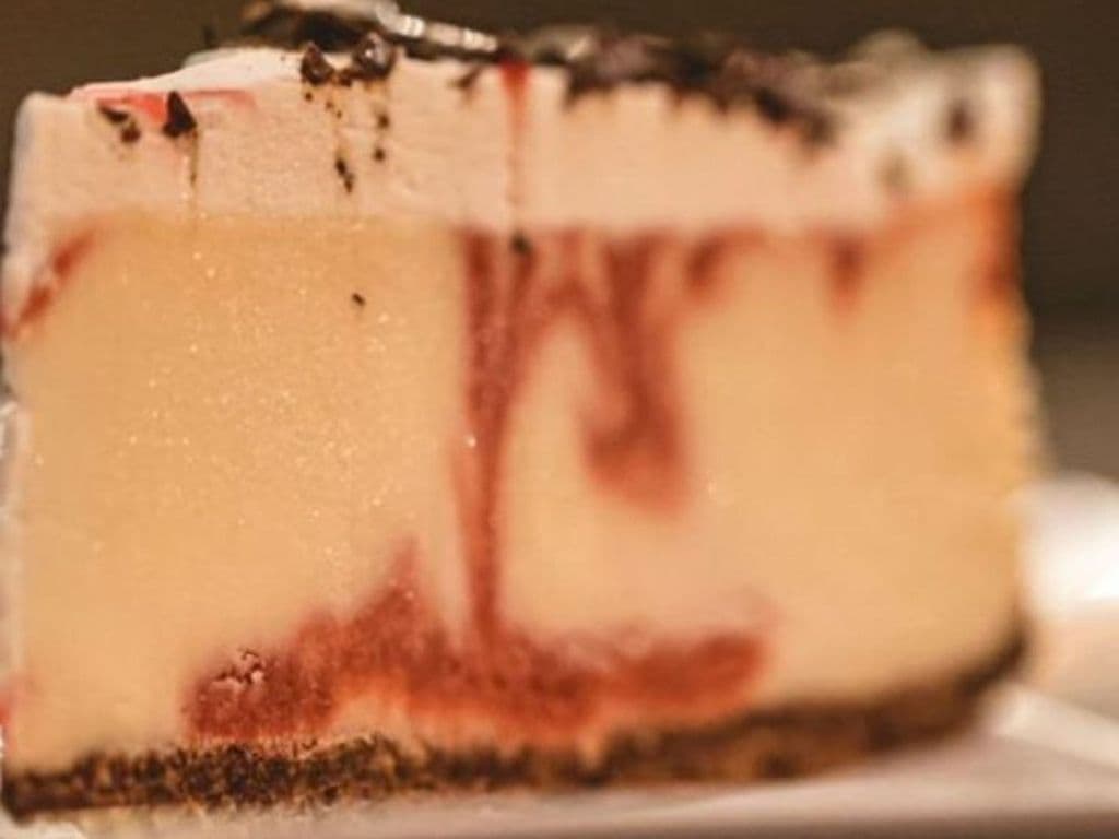 STRAWBERRY CHAMPAGNE CHEESECAKE