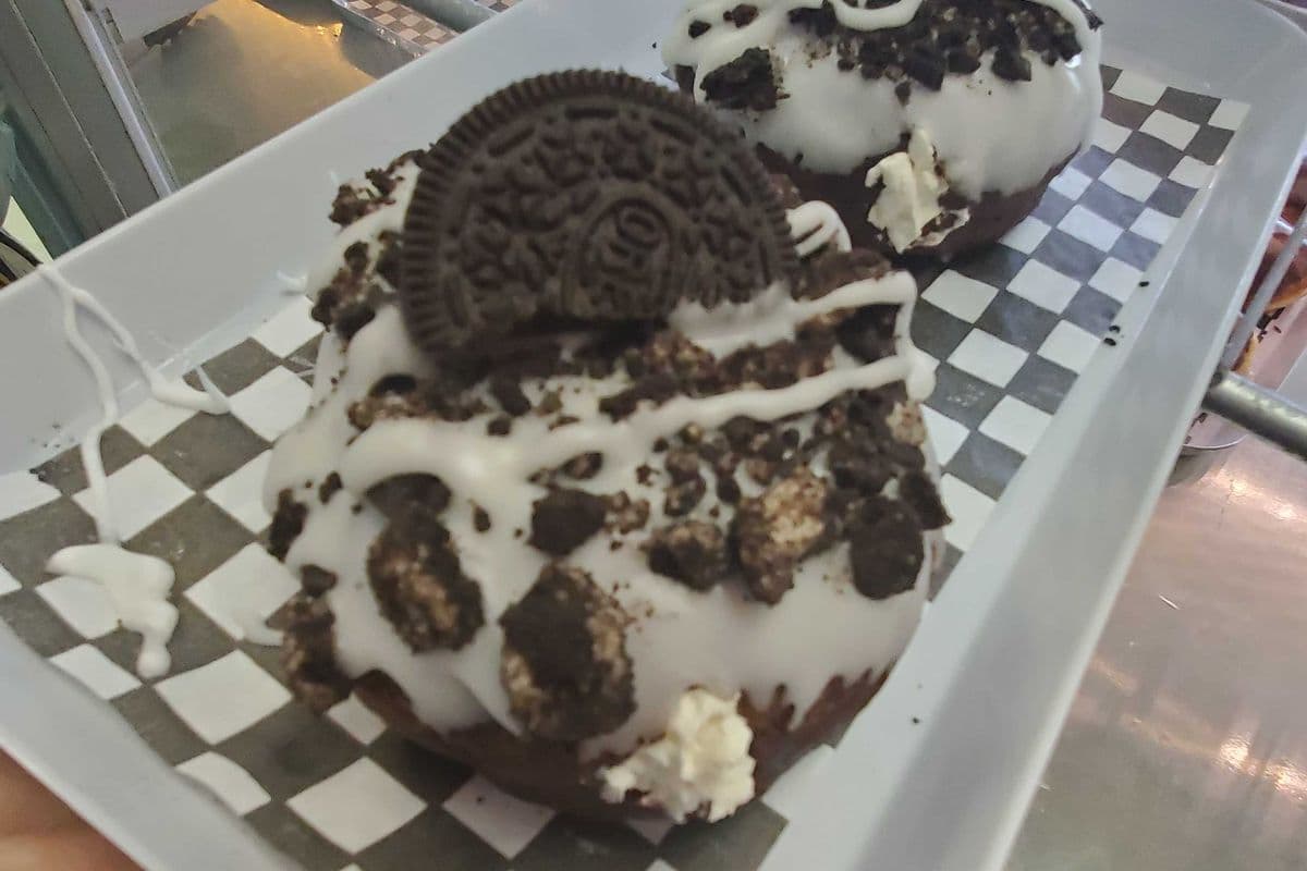 Cookies and Cream Donut (1 pcs)