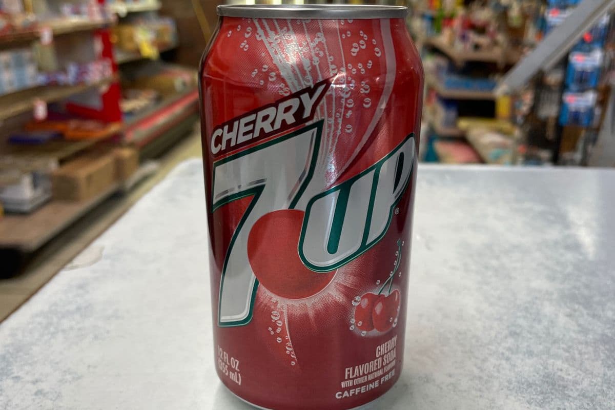 U.S. Cherry 7Up (355ml)