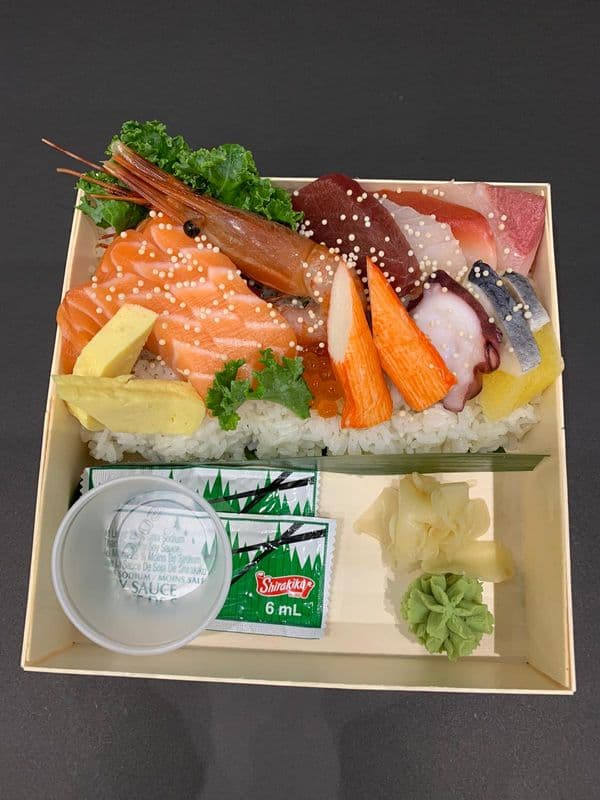 D05. Chirashi Don / D05. 雜錦海鮮丼