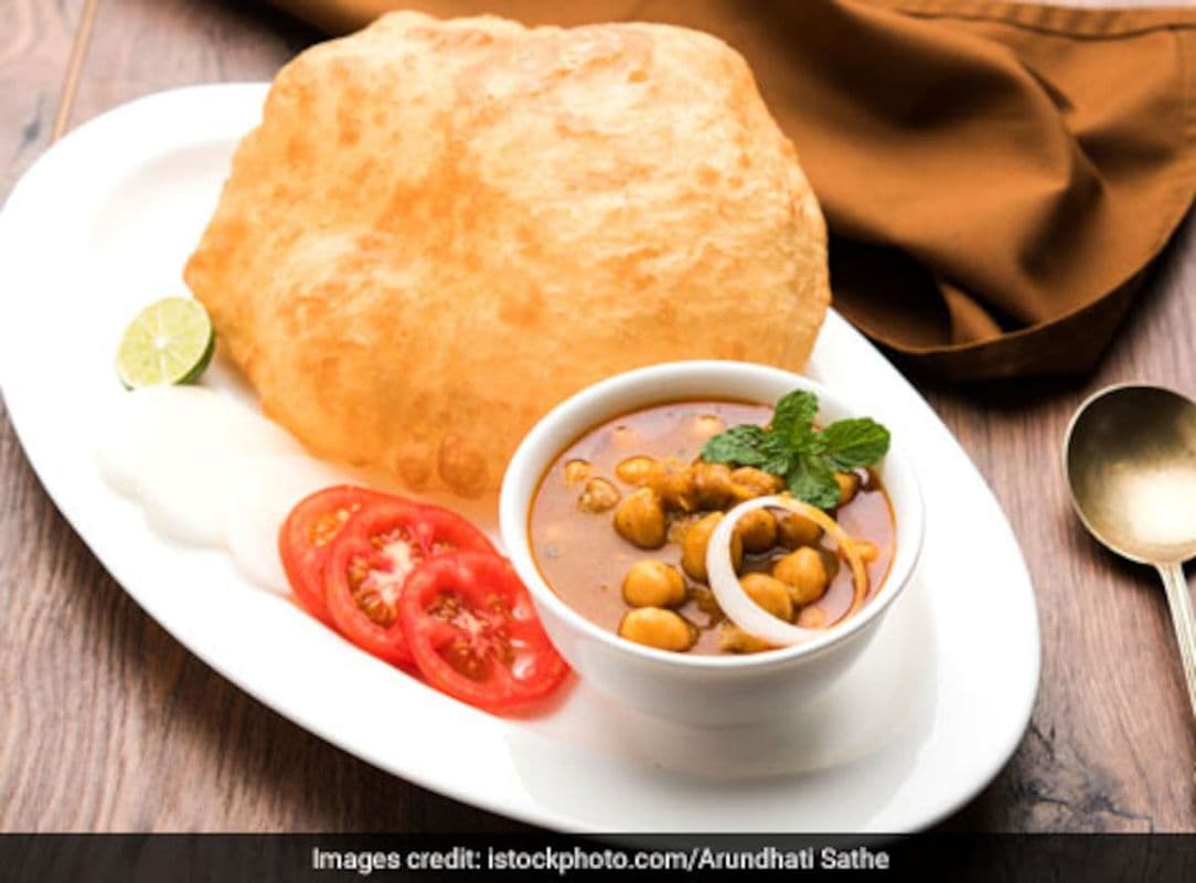Chole Batura (1Pc)