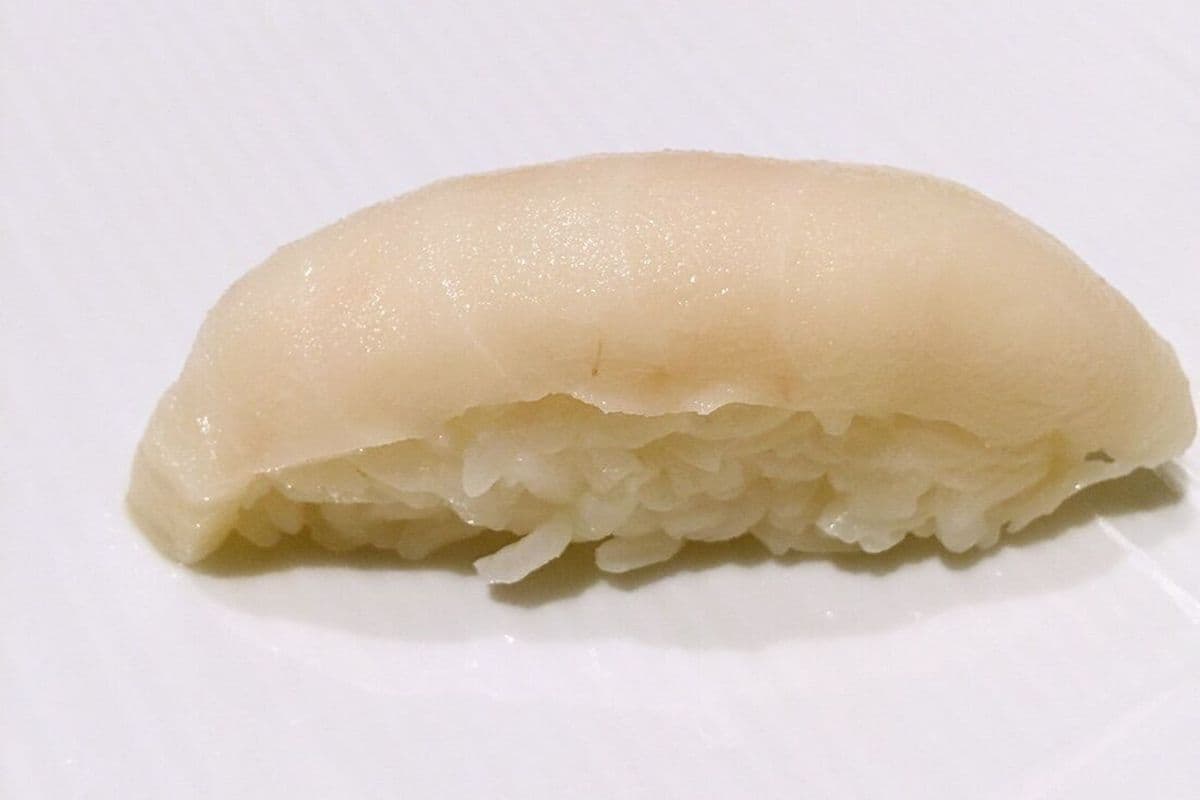 A5. White Tuna Sushi (1 pc)