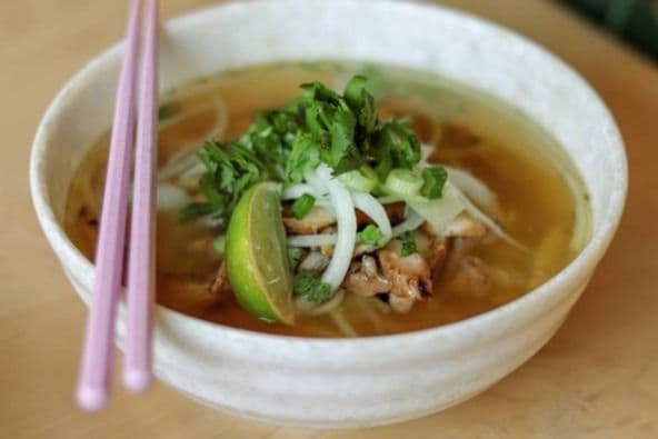 Soupe pho poulet grillé / Grilled Chicken Pho Soup