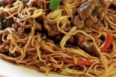 F04. Sliced Beef with Seasonal Vegetable Fried Noodle 时菜牛肉炒面