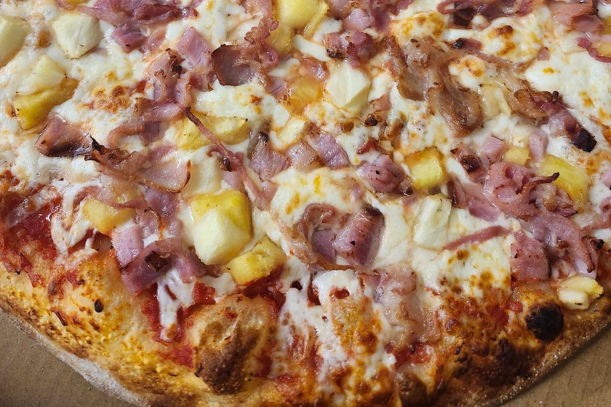 3. 16" Extra Large Hawaiian Pizza