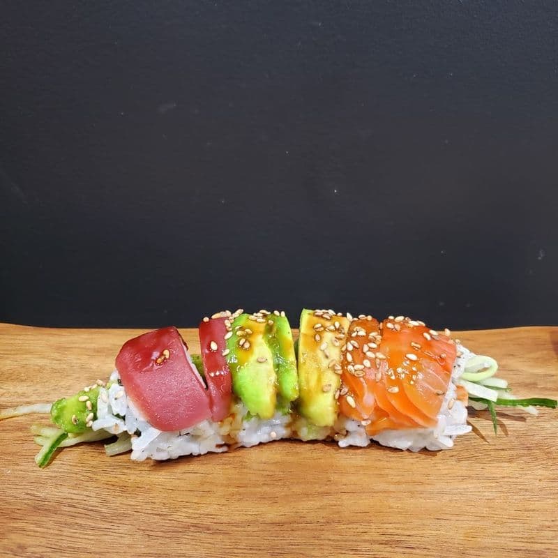 Rainbow Roll (4 pcs)