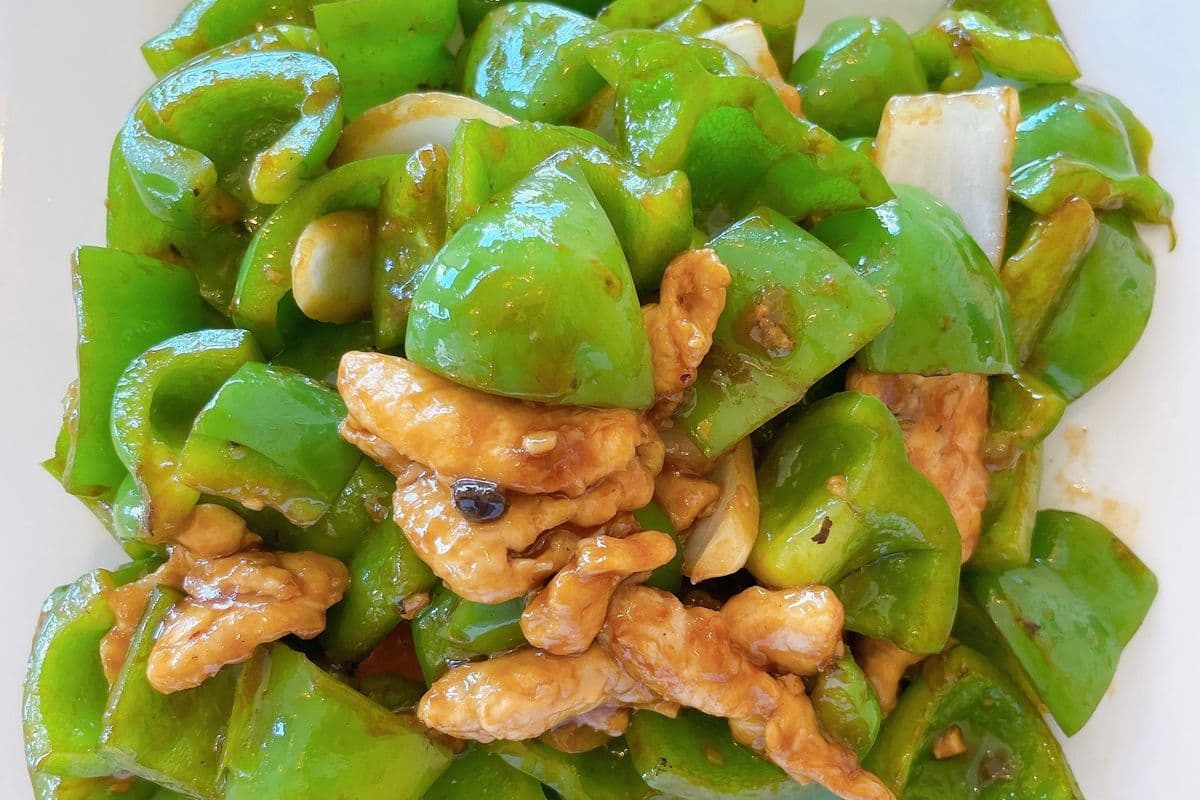 K03. Chicken with Green Peppers 鸡⻘椒