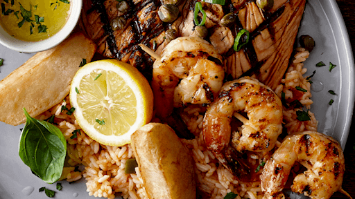 Filet de saumon et crevettes grillées / Grilled Salmon & Shrimp
