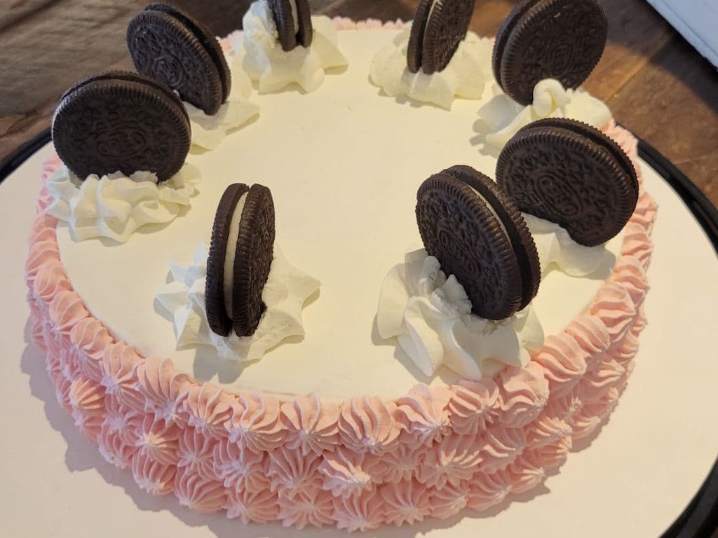 16 cm Round Gelato Cake - Cherry, Fior di Latte, Oreo Fudge Crunch