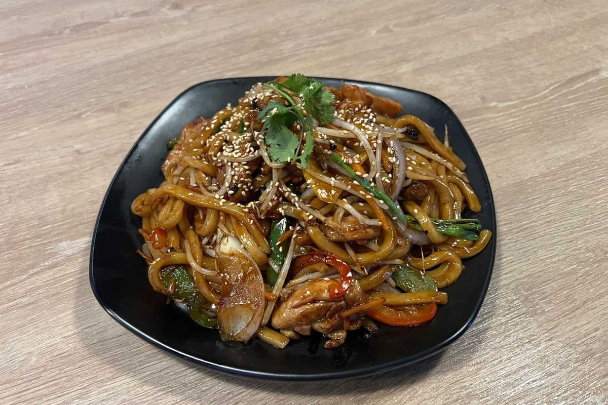 Chicken Yaki Udon 自家燒汁雞肉炒烏冬