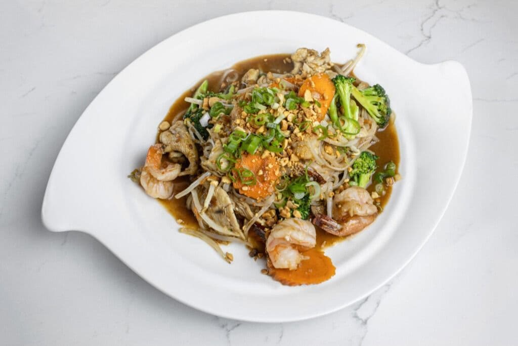 D27. Pad thai aux crevettes / Shrimp Pad Thai