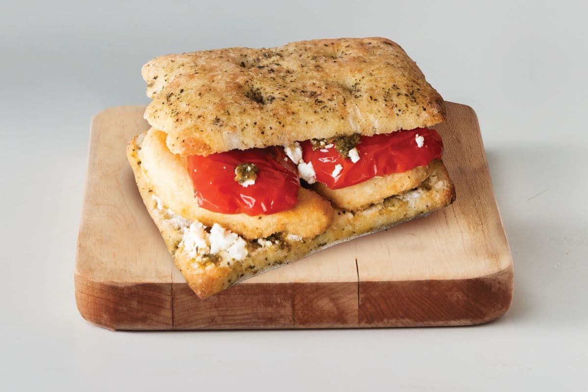 Trio sandwich poulet pesto rouge et fromage de chèvre / Red Pesto Chicken & Goat Cheese Sandwich Trio