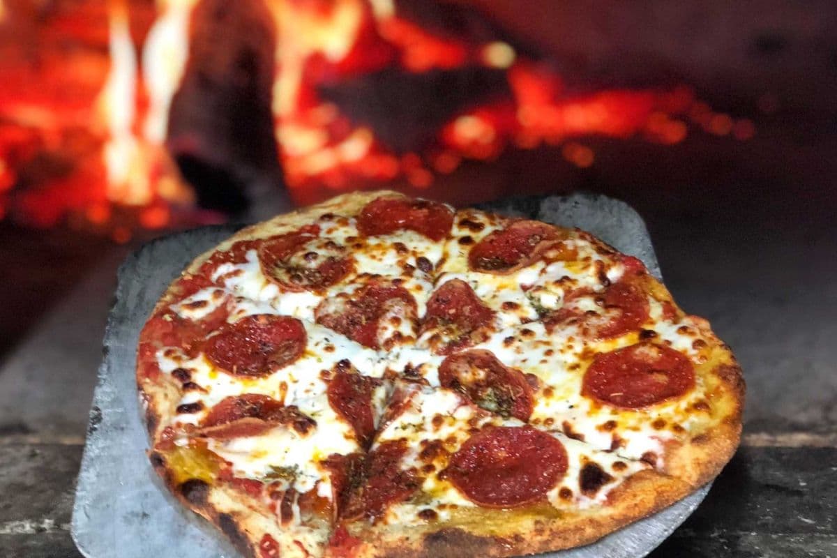 Small 10" Pizza Con Salami (Pepperoni)