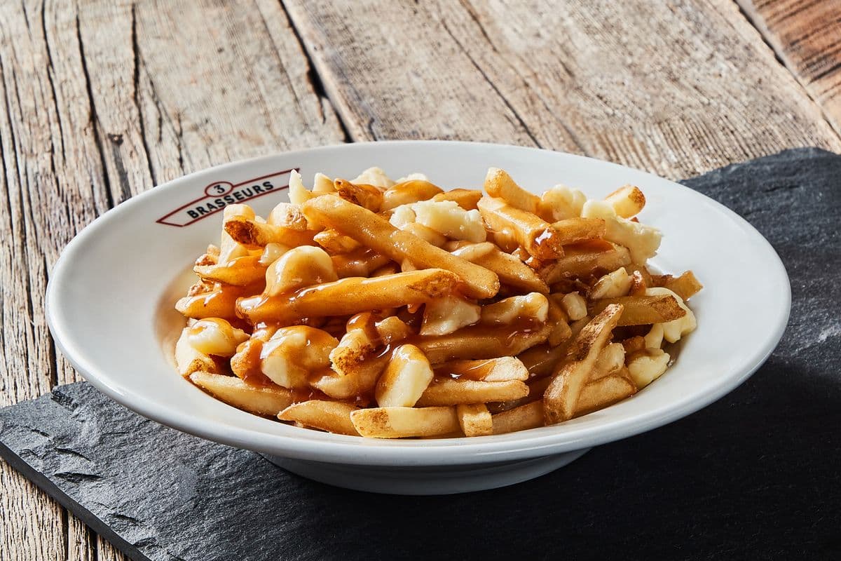 Authentic Poutine with Fries / Authentique avec frites
