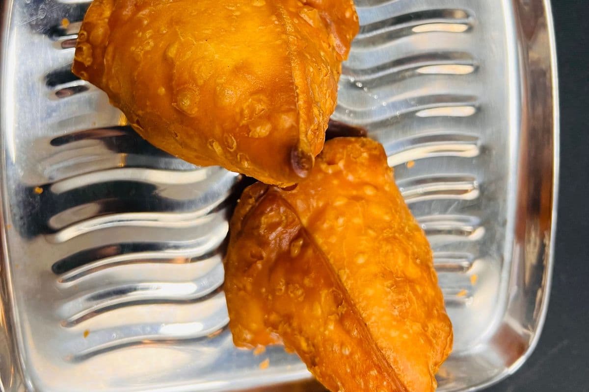 Vegetable Samosas (2 pcs)
