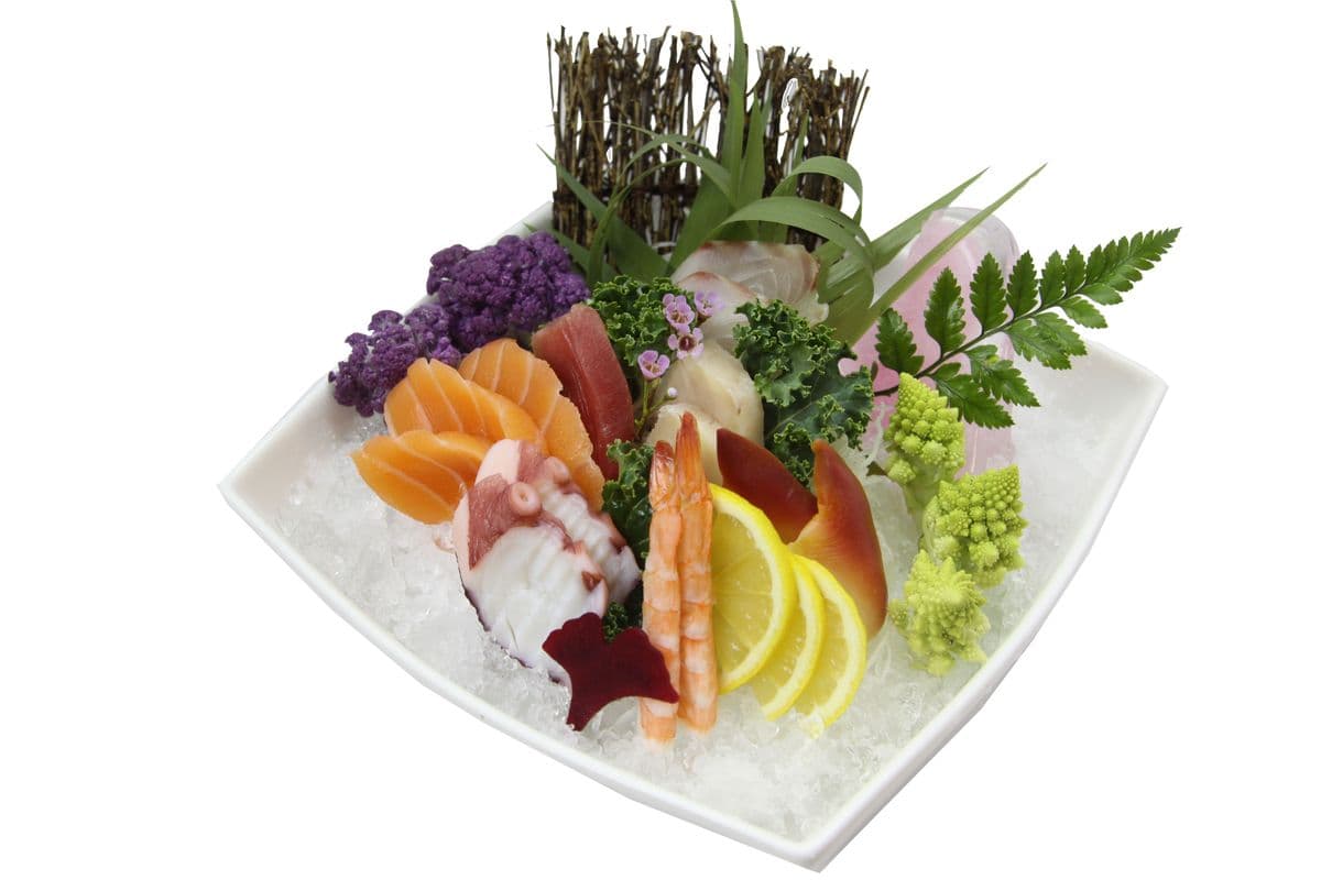 78. Assorted Sashimi (15 pcs)