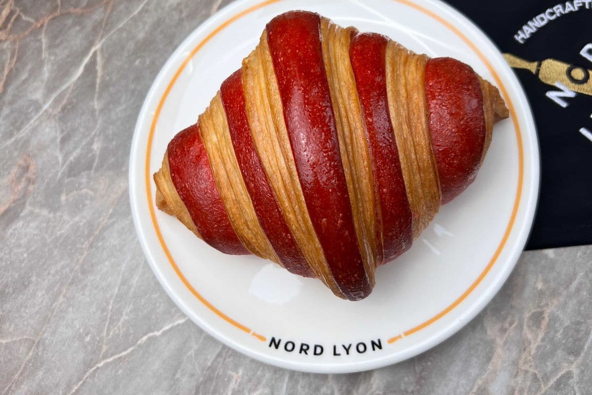 Croissant Strawberry ( 3 pcs ) ( 85 gms )