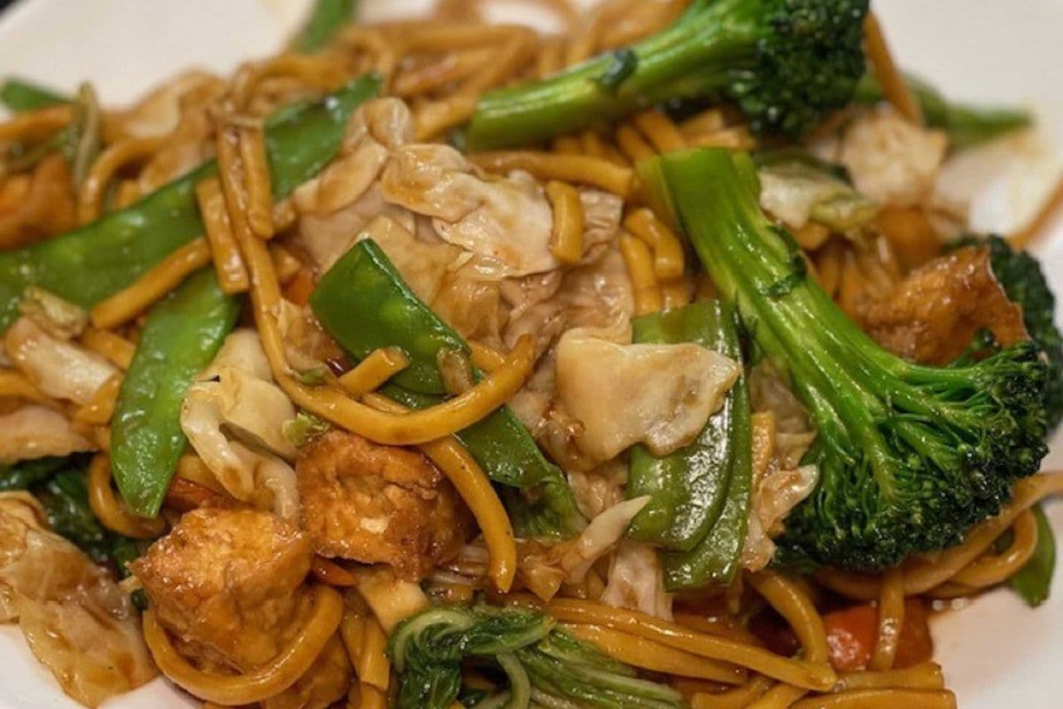 F9. Vegetable and Tofu Stir-Fried Noodles