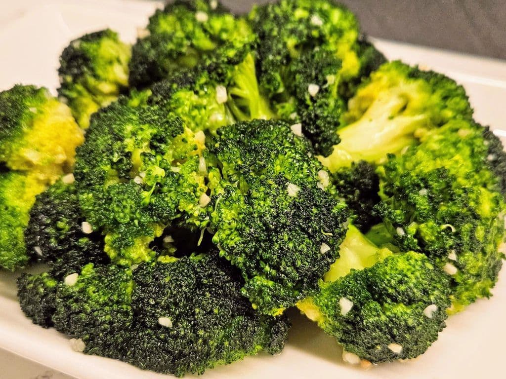 V4 Sauteed Garlic Choy Sum/Baby Bak Choy/Broccoli 蒜蓉生炒菜心 / 白菜苗 / 西蘭花