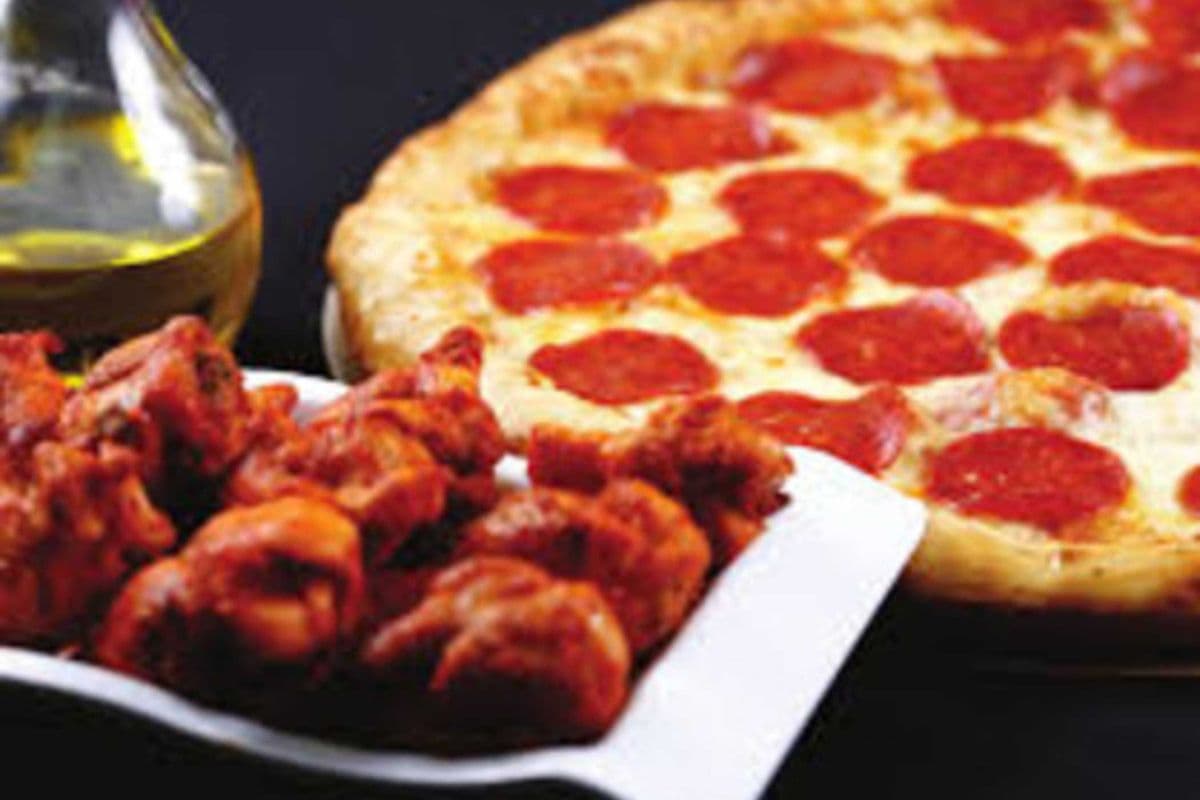 16'' ExtraLarge Pizza and 3 lb wings