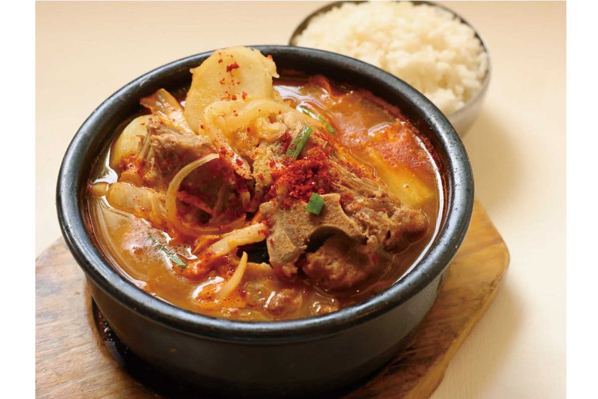 Spicy Pork Bone Soup (Gamjatang)