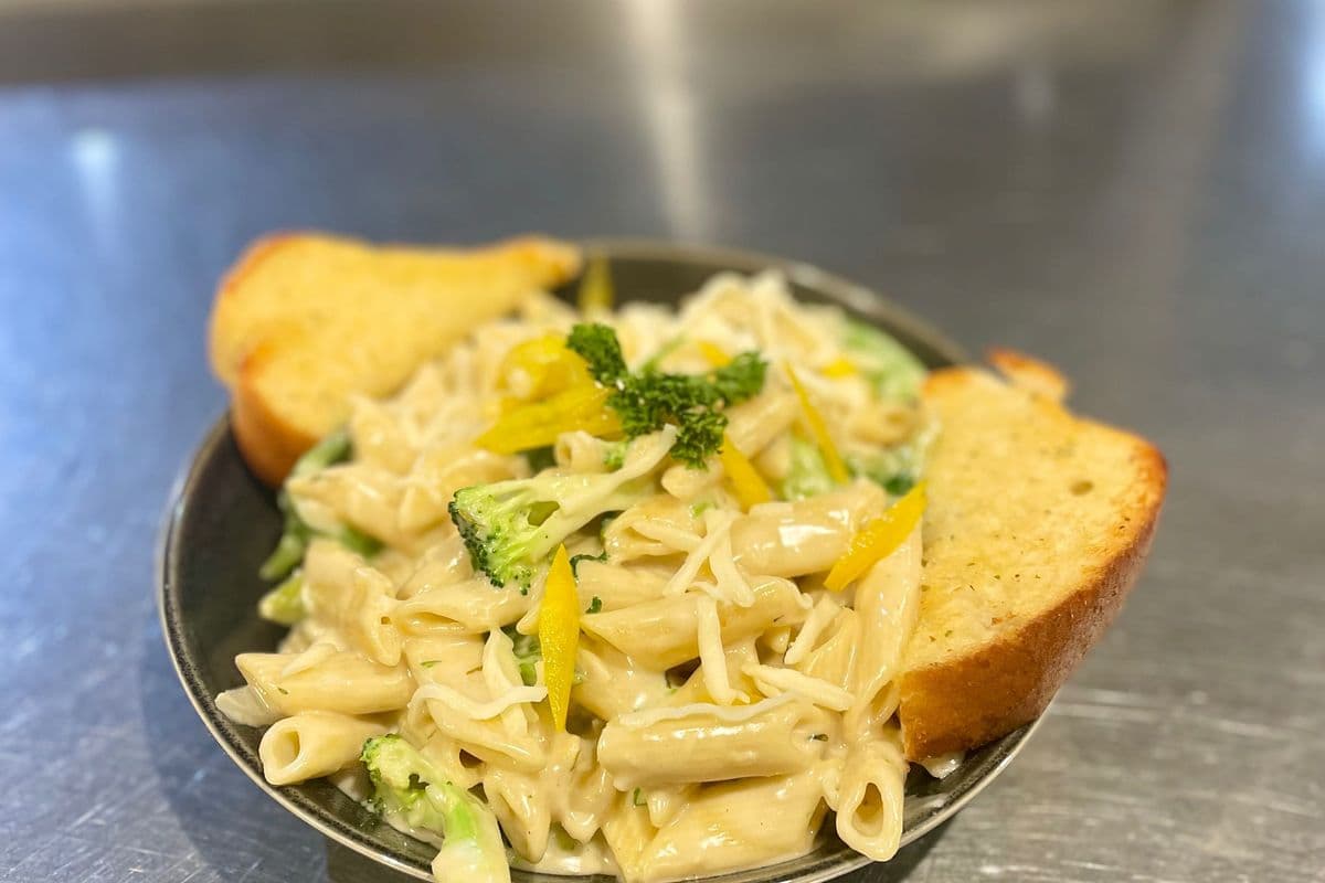 White Sauce Pasta (Veg) + Garlic Bread