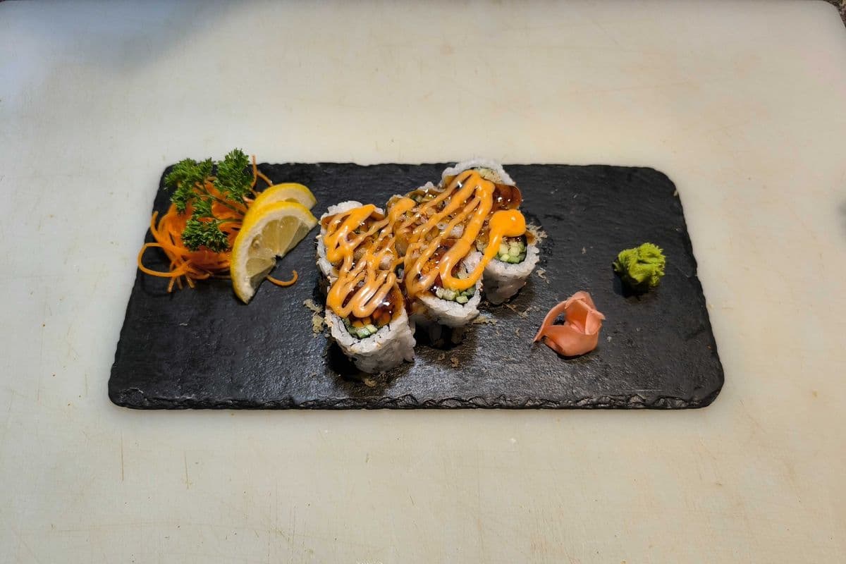 Crispy Salmon Roll (6 pcs)