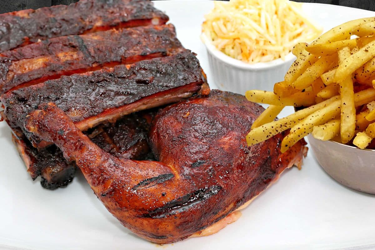 3 côtes St-Louis avec cuisse de poulet / 3 St-Louis Ribs with Chicken Leg