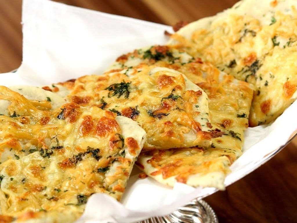 Chesse Chilli Garlic Naan