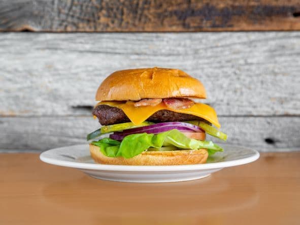 Bacon & Cheese Burger - Free from Hormones & Antibiotics 100 % Angus Beef
