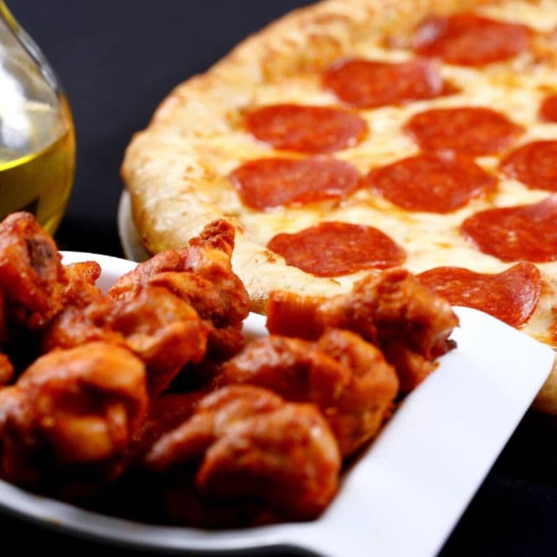 Petite pizza + 8 ailes / Small Pizza + 8 Wings