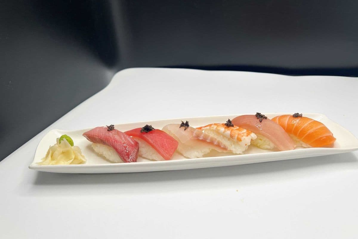 Truffle-Infused Sushi (6 pcs)
