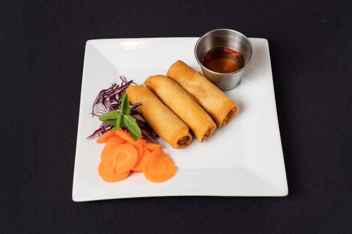 Rouleaux impériaux végétarien (3 mcx) / Vegetarian Imperial Rolls (3 pcs)
