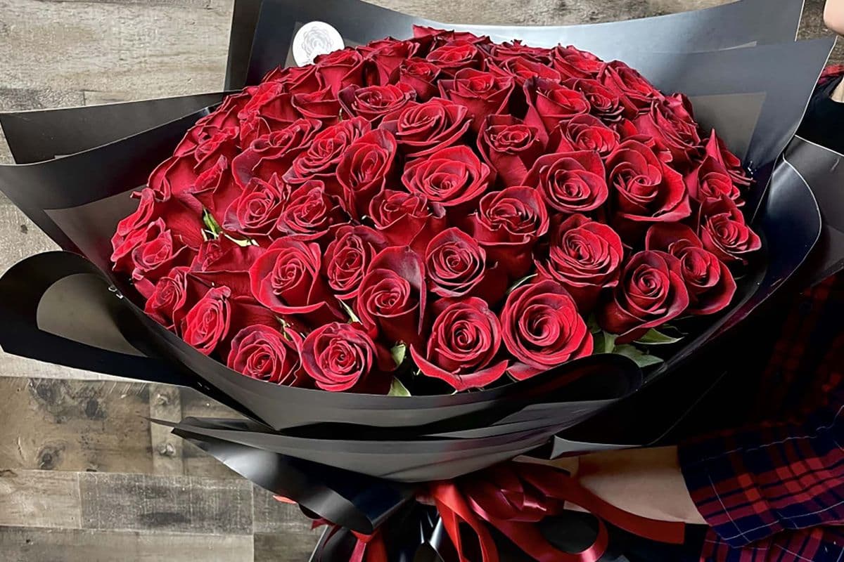 100 Luxury Long Stem Red Roses